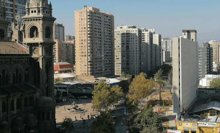 Chile frente a la nueva presión climática: regulaciones urbanas comienzan a impactar el valor de los edificios corporativos