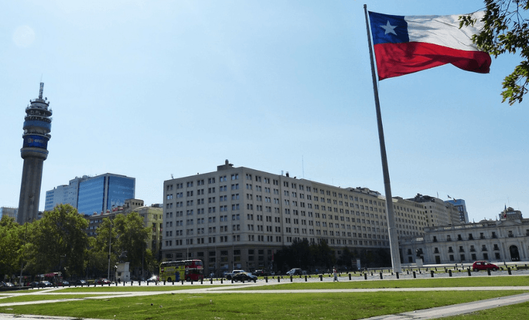 Cómo izar la bandera en casas y departamentos durante las Fiestas Patrias