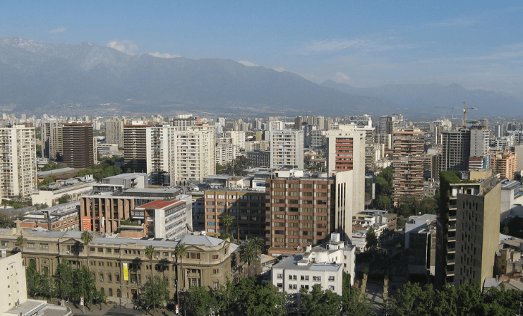 Mercado inmobiliario de Santiago marca mínimo histórico en proyectos nuevos y caída en ventas