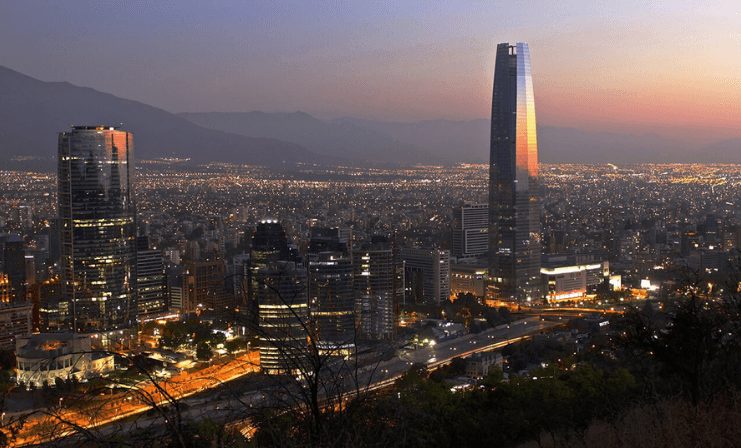 Nuevos proyectos y ajustes corporativos impulsan vacancia de oficinas premium al 11,2%