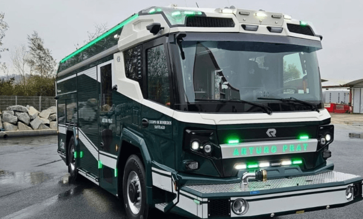 Bomberos de Santiago recibirán primer carro bomba eléctrico de Latinoamérica