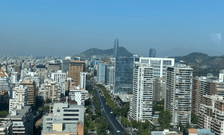 Oficinas en Santiago reduce vacancia y muestra señales de reactivación en el inicio de 2026