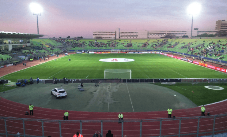 Autoridades de Gobierno inspeccionan avances en la cancha del Estadio Elías Figueroa en Valparaíso