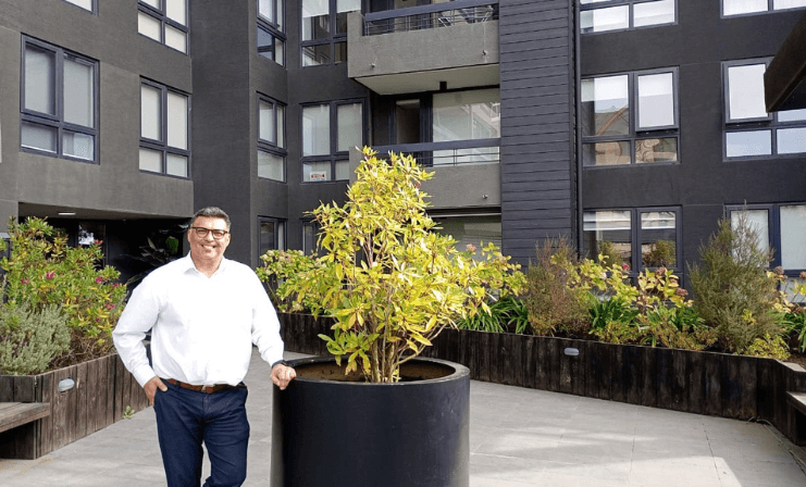 Un hospital en construcción y una ciudad que empieza a cambiar