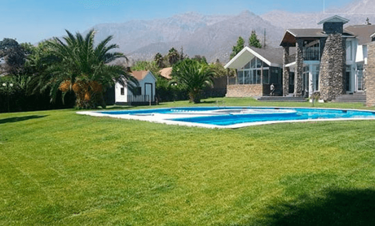 La casa del “Rey Arturo” vuelve al mercado: lujo, historia y símbolo de superación en Peñalolén